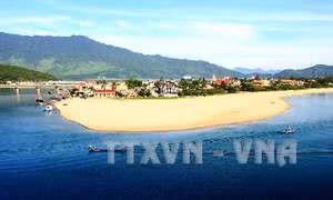Vệt nước màu đỏ tại vùng biển Chân Mây - Lăng Cô là do hiện tượng tảo nở hoa