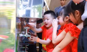 Trao tặng hệ thống lọc nước cho 10 trường mầm non