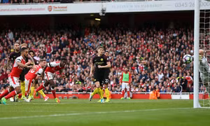 Arsenal và Man City chia điểm tại Emirates