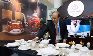 Giới thiệu nhiều sản phẩm gốm sứ đậm bản sắc Việt Nam tại APEC