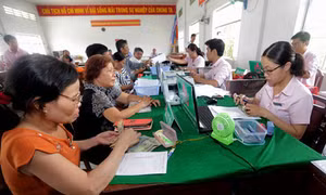 Tiếp sức hàng triệu sinh viên nghèo đến trường