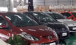 Doanh nghiệp công bố giá bán lẻ ô tô năm 2018, khách hàng tiếp tục chờ 