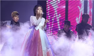 The Voice 2017: Đông Nhi tiếp tục ưu ái Han Sara