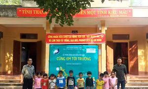 'Cùng em tới trường' hoàn thành trao gửi hàng ngàn suất quà trong năm 2017