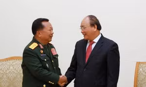 Thủ tướng Nguyễn Xuân Phúc tiếp Bộ trưởng Bộ Quốc phòng Lào 