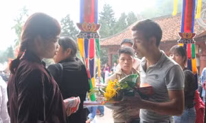 Vàng mã vắng bóng ở chùa Hương