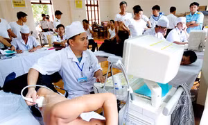 Sức sống Trường Sa - Bài 2: Thầy thuốc với biển đảo quê hương 