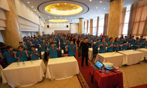 210 em học sinh cùng tìm hiểu cách lắp ráp máy ghi âm