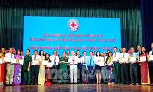 Tuyên dương gương điển hình 'Hoa việc thiện'