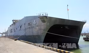 Tàu Hải quân Mỹ USNS Fall River cập cảng Tiên Sa, Đà Nẵng