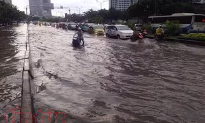 Sửa chữa hư hỏng đường Nguyễn Hữu Cảnh (TP Hồ Chí Minh) để giảm ùn tắc giao thông
