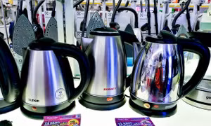 Mẹo khử mùi nhựa mới cho ấm siêu tốc