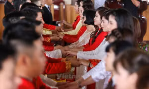 14 cặp đôi tại Hà Nội tổ chức lễ cưới tập thể nơi cửa Phật
