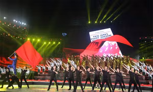 Chương trình nghệ thuật '10 ngày rung chuyển thế giới'
