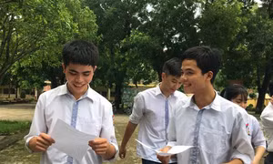 Nghị lực của cậu học trò nghèo xứ Thanh đạt điểm tuyệt đối
