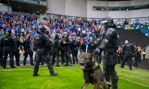 UEFA phạt Linfield và Celtic do hành động bạo lực tại Champions League