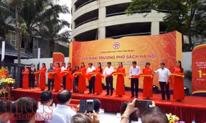 Khai trương 'Phố sách Hà Nội', nườm nượp người thăm quan, mua sách