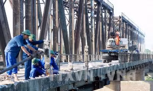 Vết nứt tại mố cầu Đuống không ảnh hưởng đến an toàn chạy tàu 