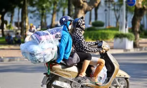 'Muôn hình vạn trạng' người dân Thủ đô chống nóng