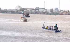 Vụ chìm tàu tại Gành Hào: Tìm thấy thi thể nạn nhân cách hiện trường 8km