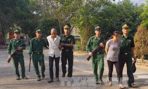 Thanh Hóa: Bắt 2 đổi tượng vận chuyển heroin từ Lào về Việt Nam