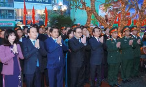 Dâng hương tưởng nhớ đồng bào Thủ đô bị bom Mỹ sát hại tháng 12/1972