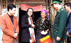 Ban Chỉ đạo Tây Bắc thăm, tặng quà Tết đồng bào, chiến sĩ Hà Giang