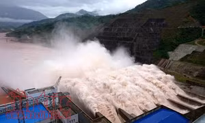 Thủy điện Lai Châu xả lũ khẩn cấp, lãnh đạo tỉnh xuống hiện trường chỉ đạo trực tiếp