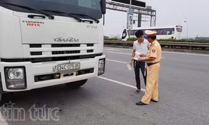 Đề xuất thu tiền xử phạt của lái xe ô tô qua tài khoản ngân hàng