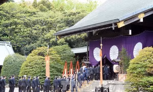 Thủ tướng Nhật Bản gửi đồ lễ tới đền Yasukuni