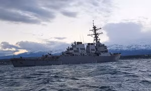 Máy bay Nga áp sát tàu khu trục Mỹ ở Biển Đen