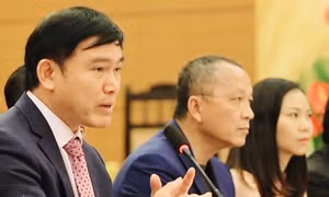 Những bài toán thách thức tân Chủ tịch VPF Trần Anh Tú