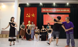 ‘Giao lưu văn hóa’ có bỏ quên sân khấu?
