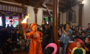 Cẩn trọng với những biến tướng trong nghi lễ hầu đồng 
