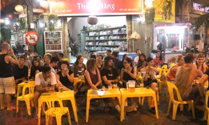 Phố cổ Hà Nội sôi động đêm cuối tuần