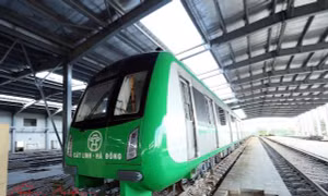 Đoàn tàu số 2 và 3 dự án đường sắt Cát Linh-Hà Đông đã tập kết an toàn về khu ga Hà Đông