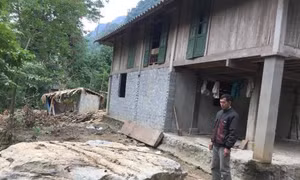Thanh Hóa: Núi Pha Nọi bị sạt lở, đá lăn vào nhà dân