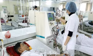 Bệnh viện đa khoa thành phố Hòa Bình tiếp nhận 12 máy chạy thận 