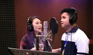 Mỹ Tâm và cậu bé khiếm thị thu album 'Sầu tím thiệp hồng'
