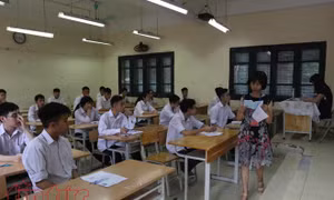 Các thí sinh tốt nghiệp THPT quốc gia bắt đầu thi tự luận Ngữ văn