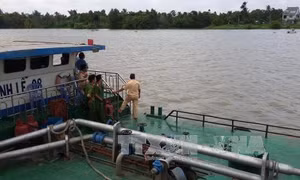 Khởi tố vụ án sà lan đâm chìm tàu cát khiến hai mẹ con tử vong trên sông Sài Gòn 
