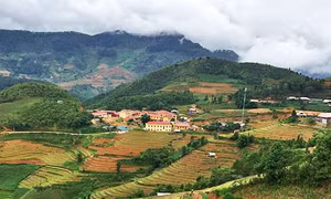La Pán Tẩn đón mưa