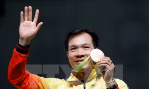 Xạ thủ Hoàng Xuân Vinh giành Cúp Chiến thắng 2016