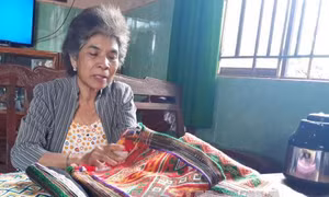 Người 'giữ lửa' nghề dệt thổ cẩm ở Bình Phước 