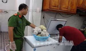 Thu giữ hàng chục kg giò chả hư hỏng tại một cơ sở chế biến