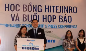 200 triệu đồng học bổng cho sinh viên xuất sắc