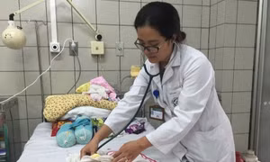Bé sinh non bị nhiễm trùng huyết nặng nhất đã khỏi bệnh