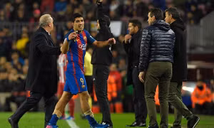 Barcelona vắng ‘người hùng kiêm tội đồ’ Suarez ở trận chung kết Cúp Nhà vua