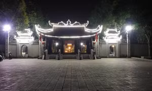 Trước giờ tế lễ giao thừa ở Đền Đô