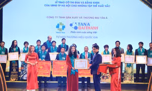 Tập đoàn Tân Á Đại Thành được tôn vinh trong 'Đêm Doanh nghiệp 2017'
